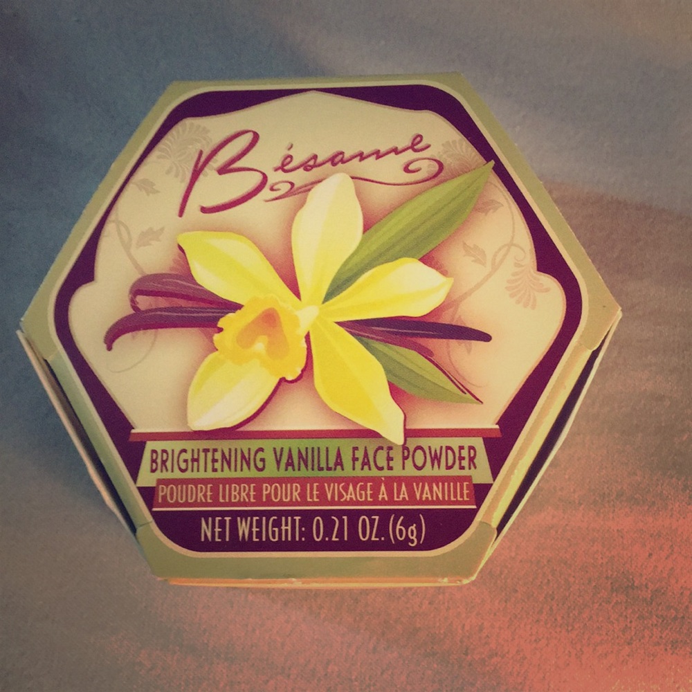 Bésame Brightening Vanilla Face Powder